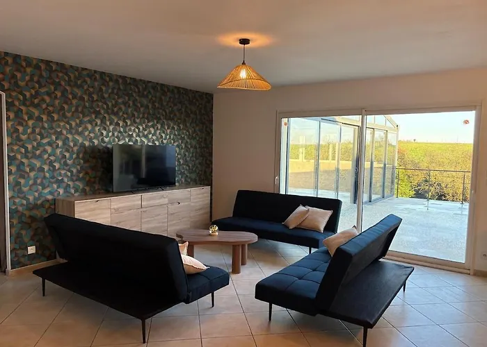 Holiday home Maison Pour Reunion De Famille Des Tamaris Vouneuil-sous-Biard